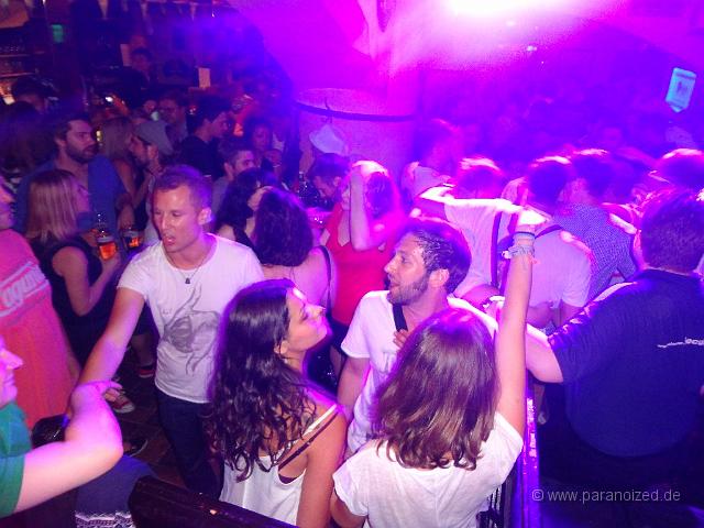 Kilians 2013-08-03_27.jpg - Vor'm Gitarristen ist die Party immer am Besten ;)